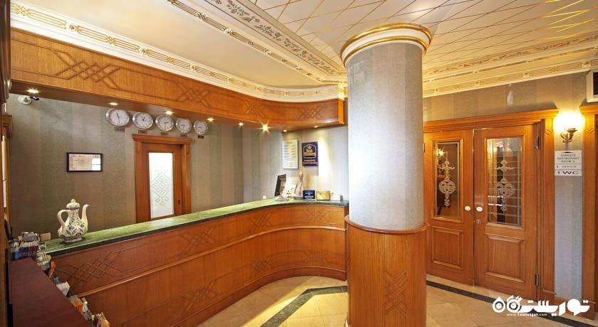 میز پذیرش هتل آزاده